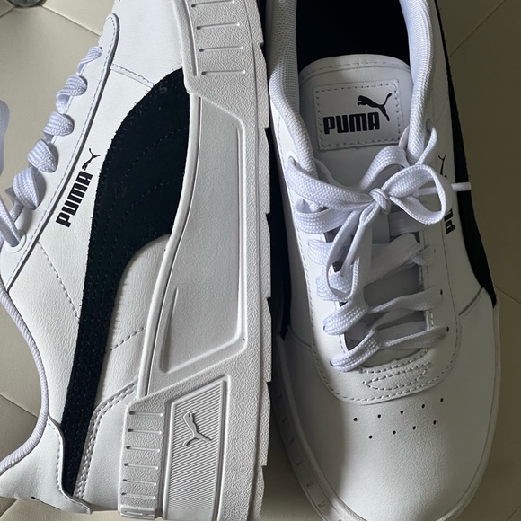 Puma White and Black Classic Sneakers with Leather Finish - Picture 3 of 11
